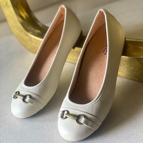 VIONIC Luxury Leather Ballerina Flats, Bone Color Women’s Size 7 NWOT Low heels - Picture 1 of 13